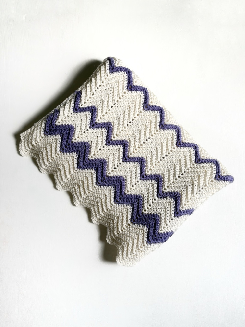 Vintage Handmade Lavender and White ZigZag Pattern Knit Throw Blanket - Picture 3 of 7
